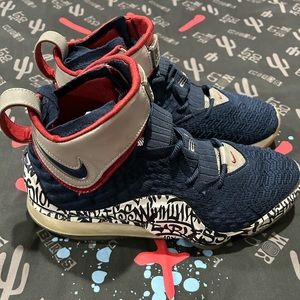 Nike LeBron 17 graffiti